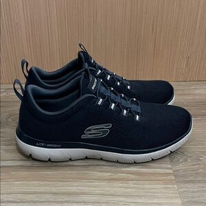 Skechers men’s lite-weight slip on shoes memory foam insole size 8.5